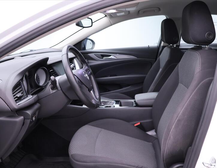 Opel Insignia 10
