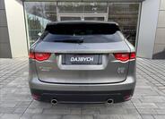 Jaguar F-Pace 33