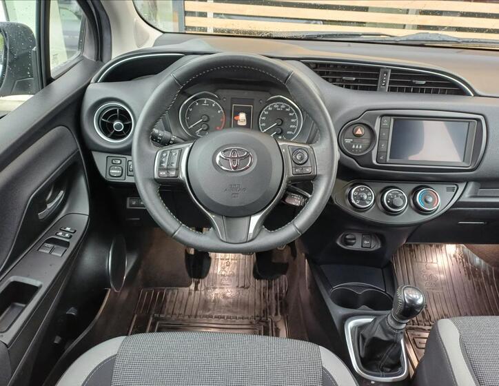 Toyota Yaris 6