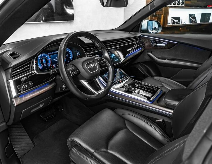 Audi Q8 11