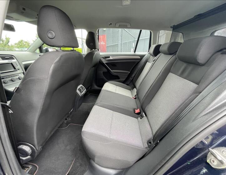 Volkswagen Golf 37