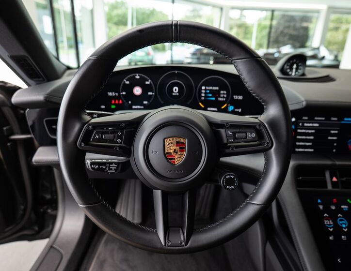 Porsche Taycan 6