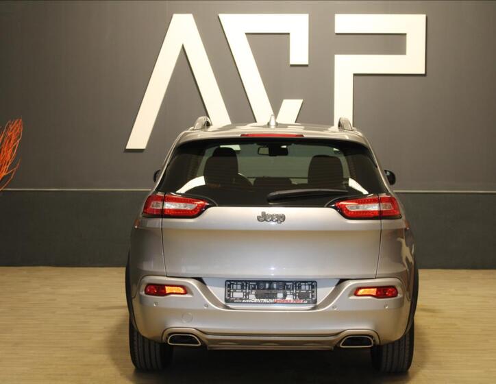 Jeep Cherokee 8