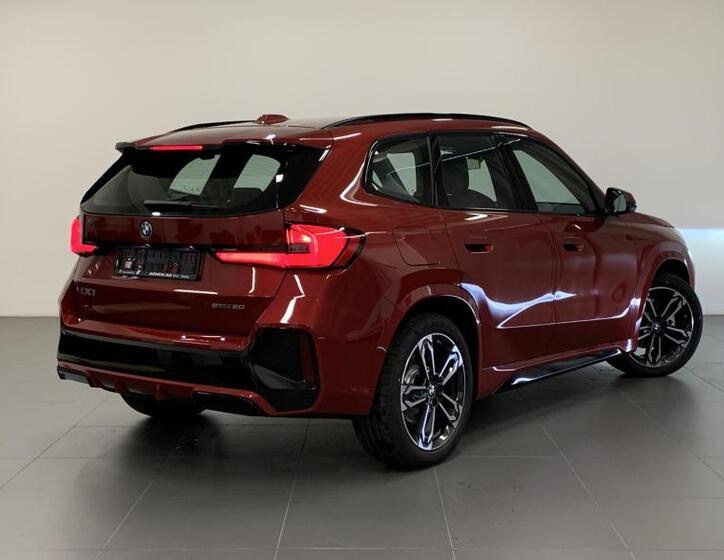 BMW iX1 11