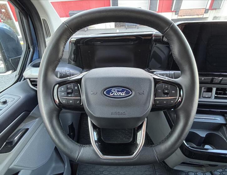 Ford Tourneo Custom 21
