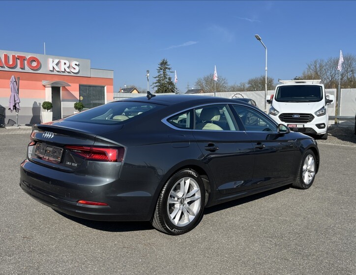 Audi A5 4