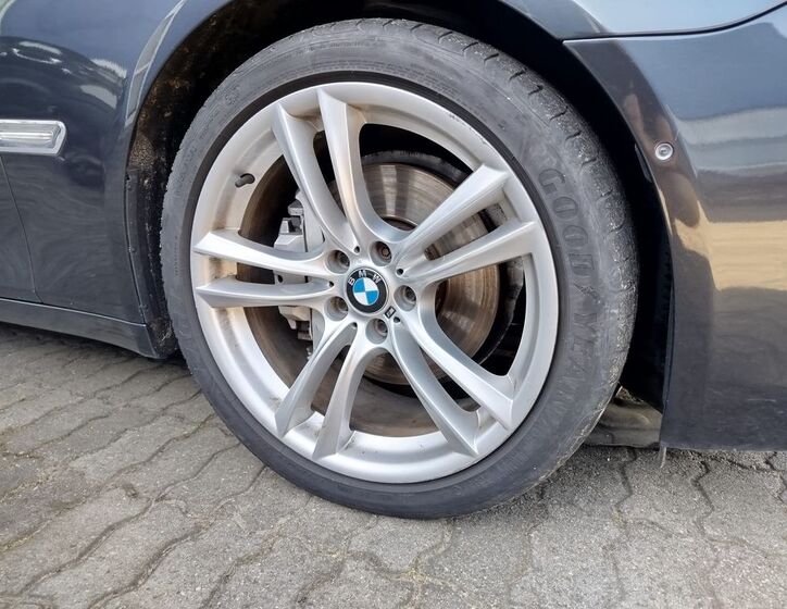 BMW Řada 7 24