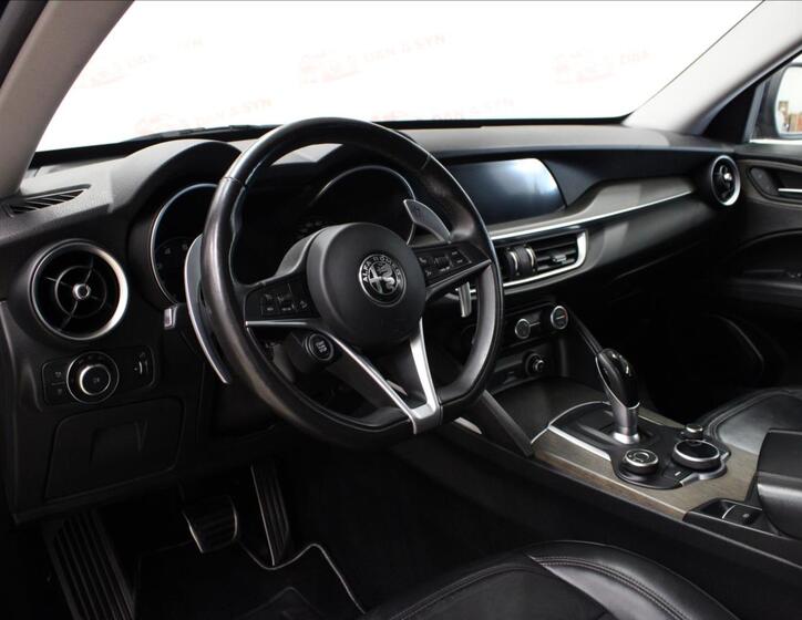 Alfa Romeo Stelvio 10