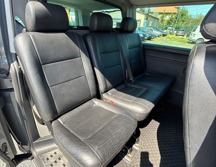 Volkswagen Caravelle 26