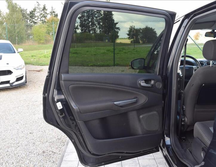 Ford Galaxy 27