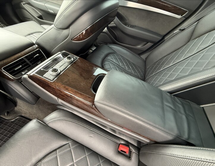 Audi A8 37