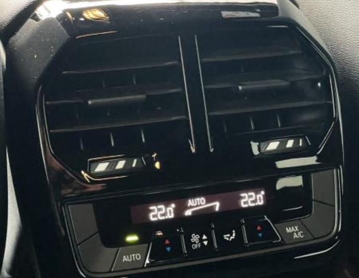 BMW iX 13