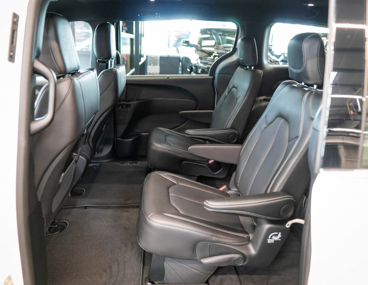 Chrysler Pacifica 31