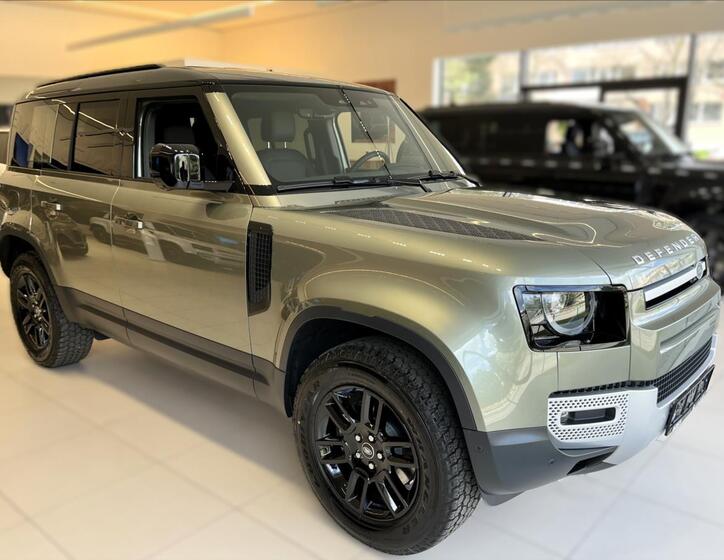 Land Rover Defender 11