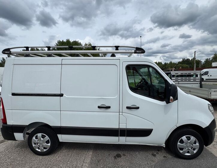 Nissan NV400 37