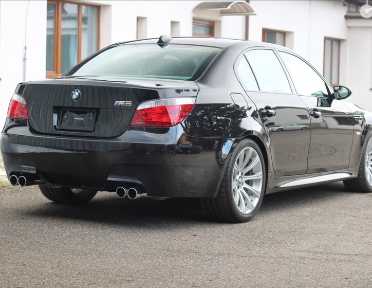 BMW M5 4