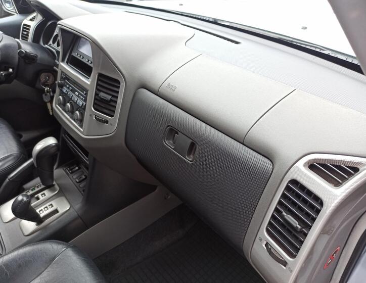 Mitsubishi Pajero 13