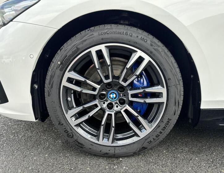 BMW i5 4