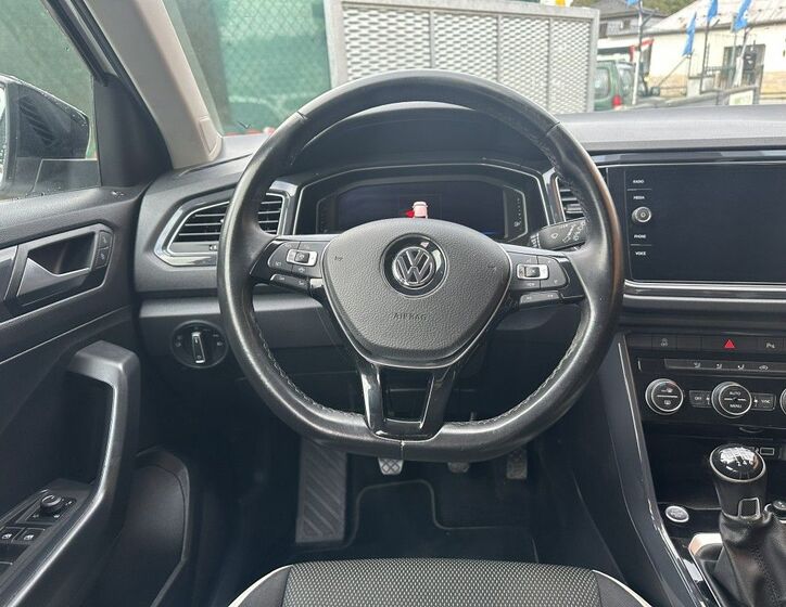 Volkswagen T-Roc 11