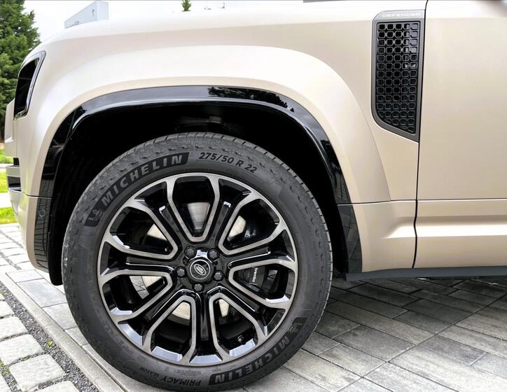 Land Rover Defender 3