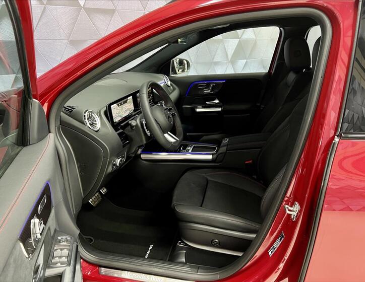 Mercedes-Benz GLA 10