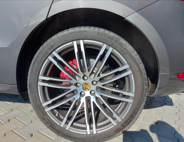 Porsche Macan 44