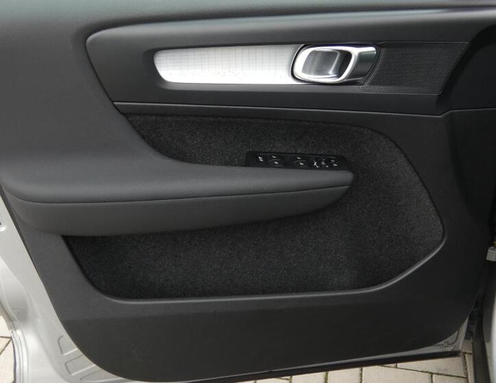 Volvo XC40 8
