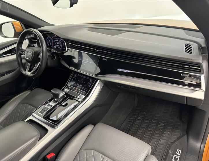 Audi Q8 21