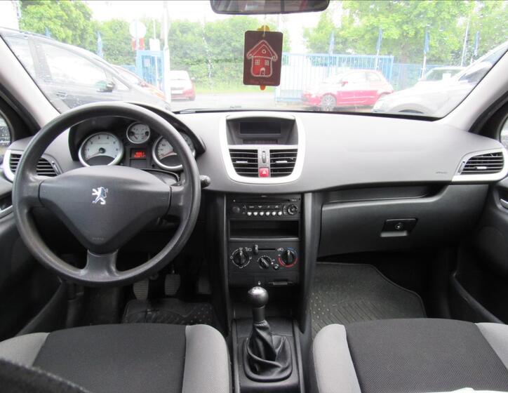 Peugeot 207 11