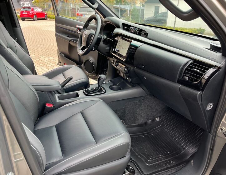 Toyota Hilux 18