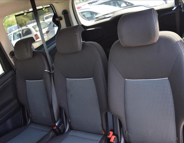 Ford Galaxy 17