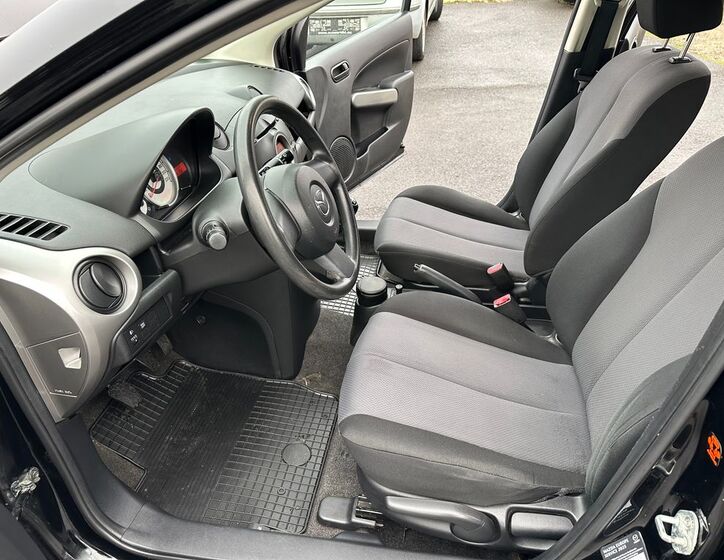 Mazda 2 7