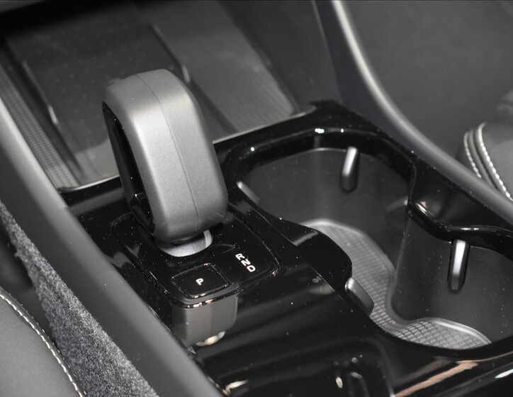 Volvo EX40 36