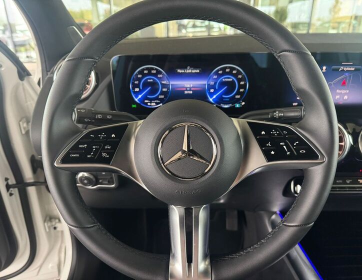 Mercedes-Benz EQA 13