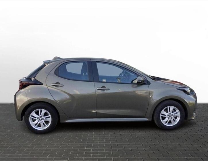 Toyota Yaris 8
