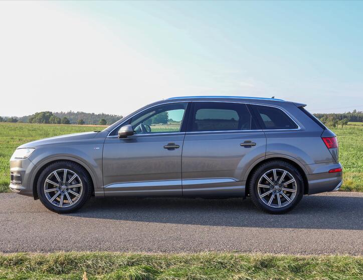Audi Q7 4