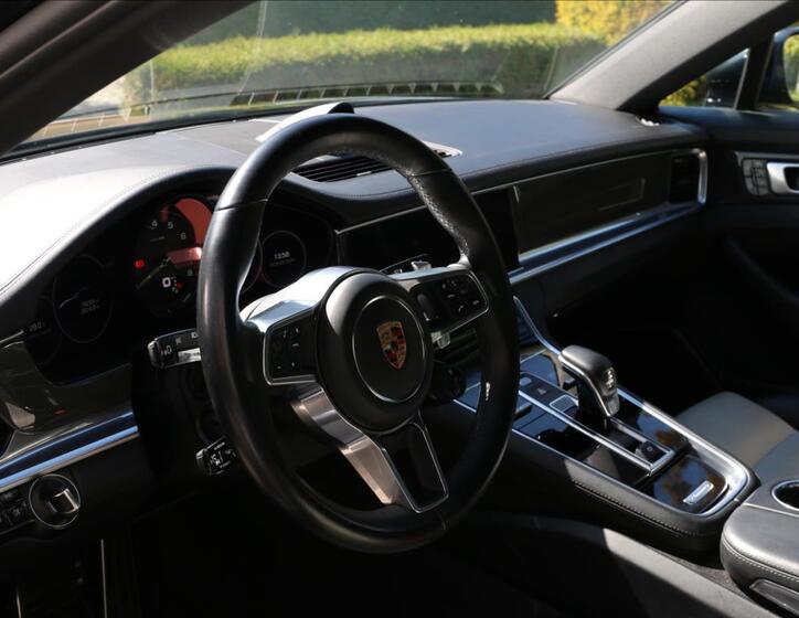 Porsche Panamera 34
