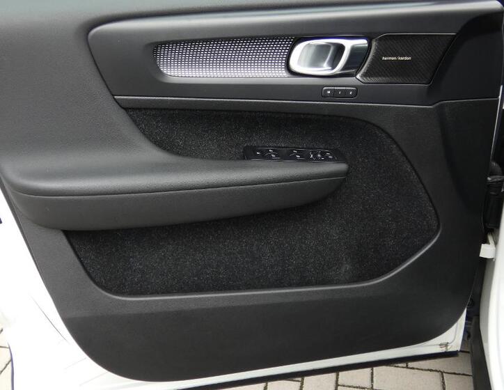 Volvo XC40 8