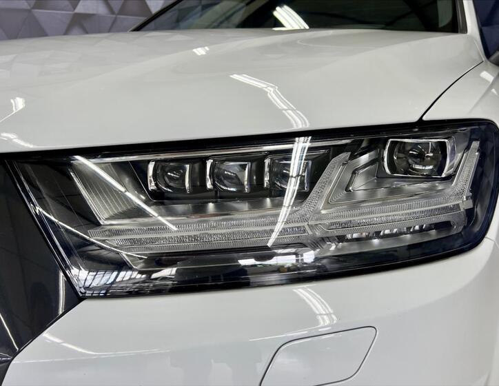 Audi Q7 8