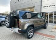 Land Rover Defender 4