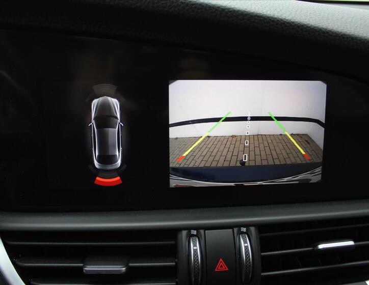 Alfa Romeo Giulia 19