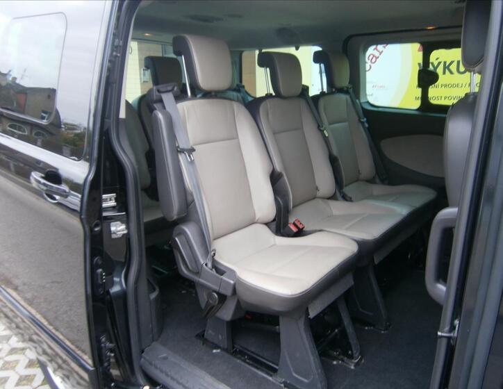Ford Tourneo Custom 8