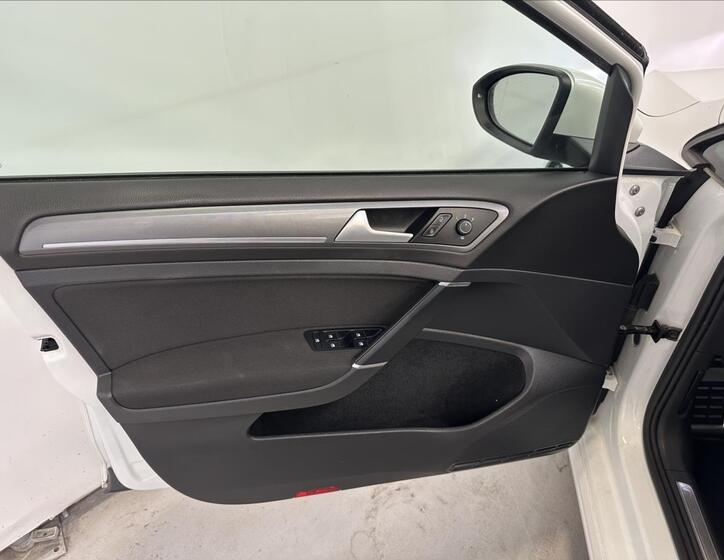 Volkswagen Golf 26