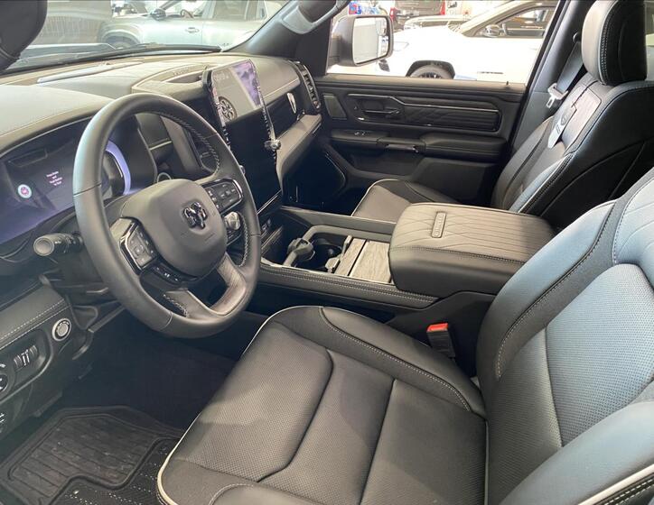 Dodge RAM 12