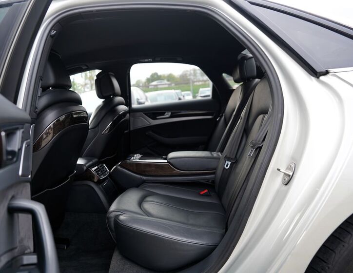 Audi A8 28