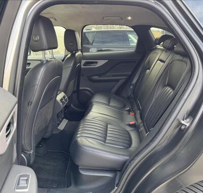 Jaguar F-Pace 9