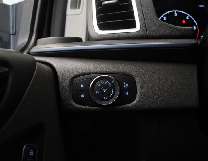 Ford Tourneo Custom 21