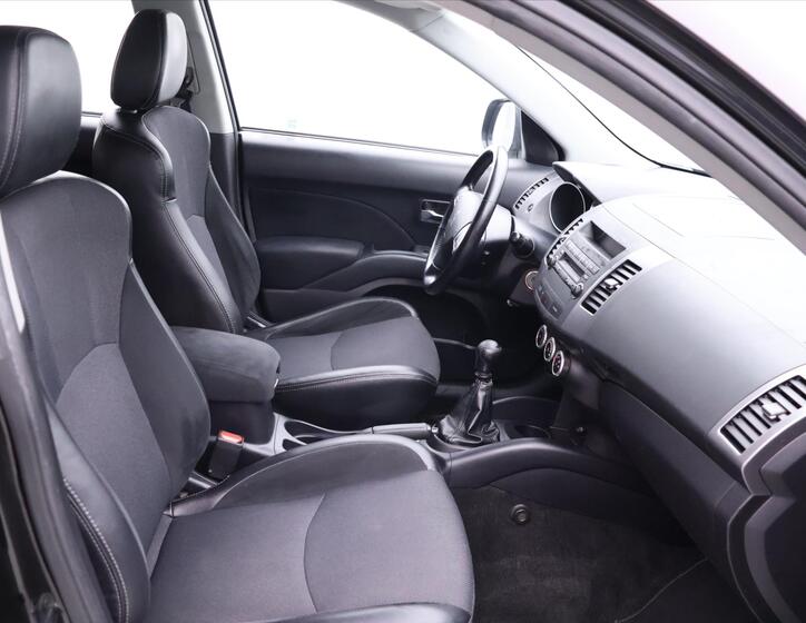 Peugeot 4007 14