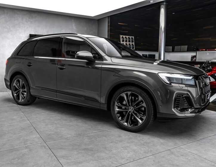 Audi Q7 4