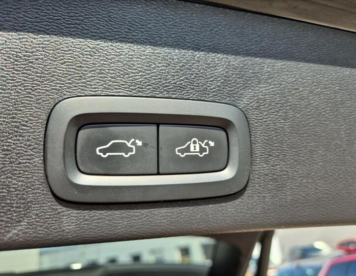 Volvo XC40 12